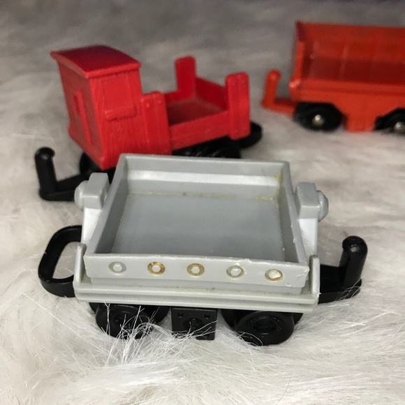 Vintage Plastic Fisher Price Train Cars w/ Caboose - Picture 4 of 16